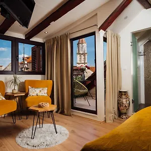 Old Town Stars With Free Parking Pensjonat Trogir